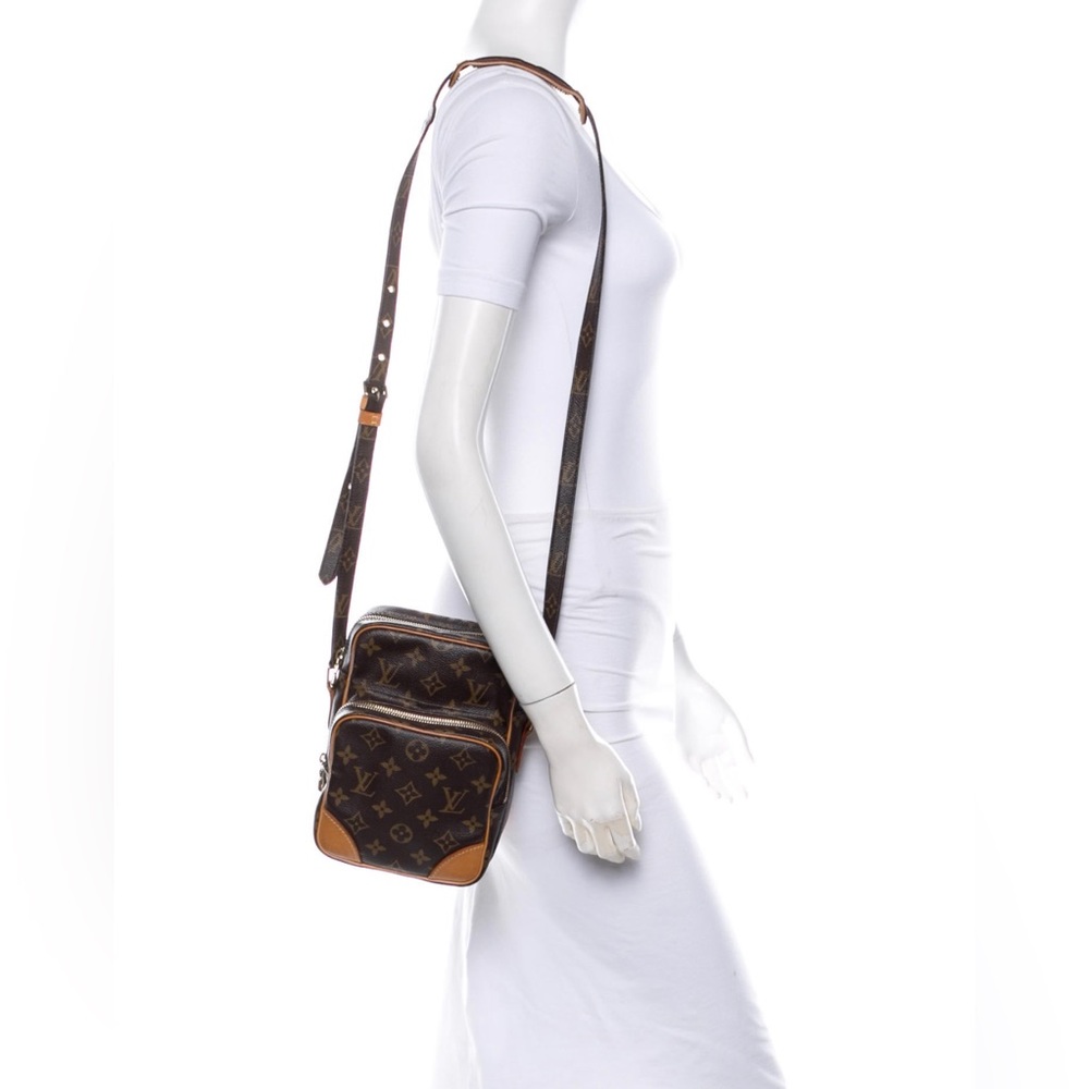 LOUIS VUITTON Monogram Amazone Crossbody - Picture 3 of 16